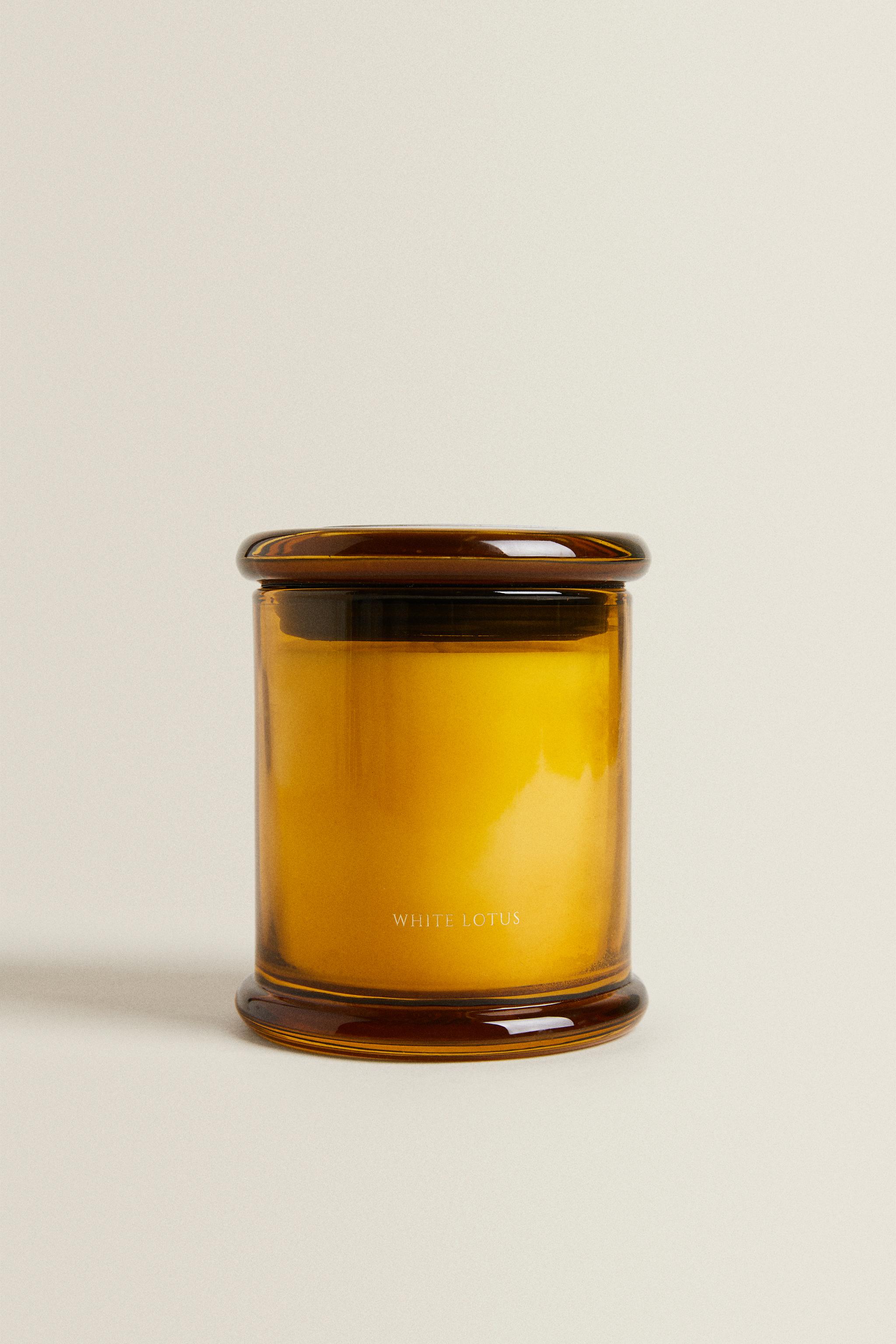 (350G) WHITE LOTUS SCENTED CANDLE — Intense red