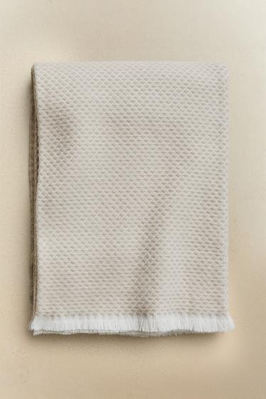 DIAMOND DECORATIVE THROW - Ecru by Zara - Image 4