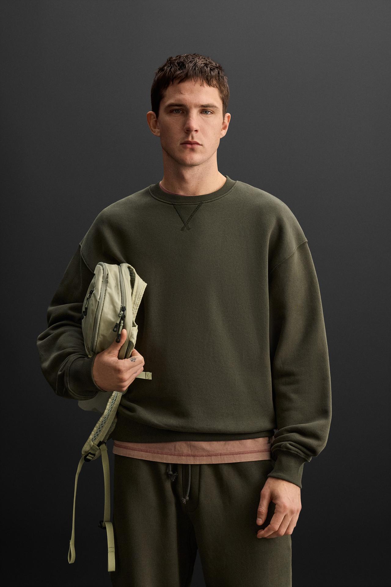 SUDADERA CREW NECK - VERDE de Zara