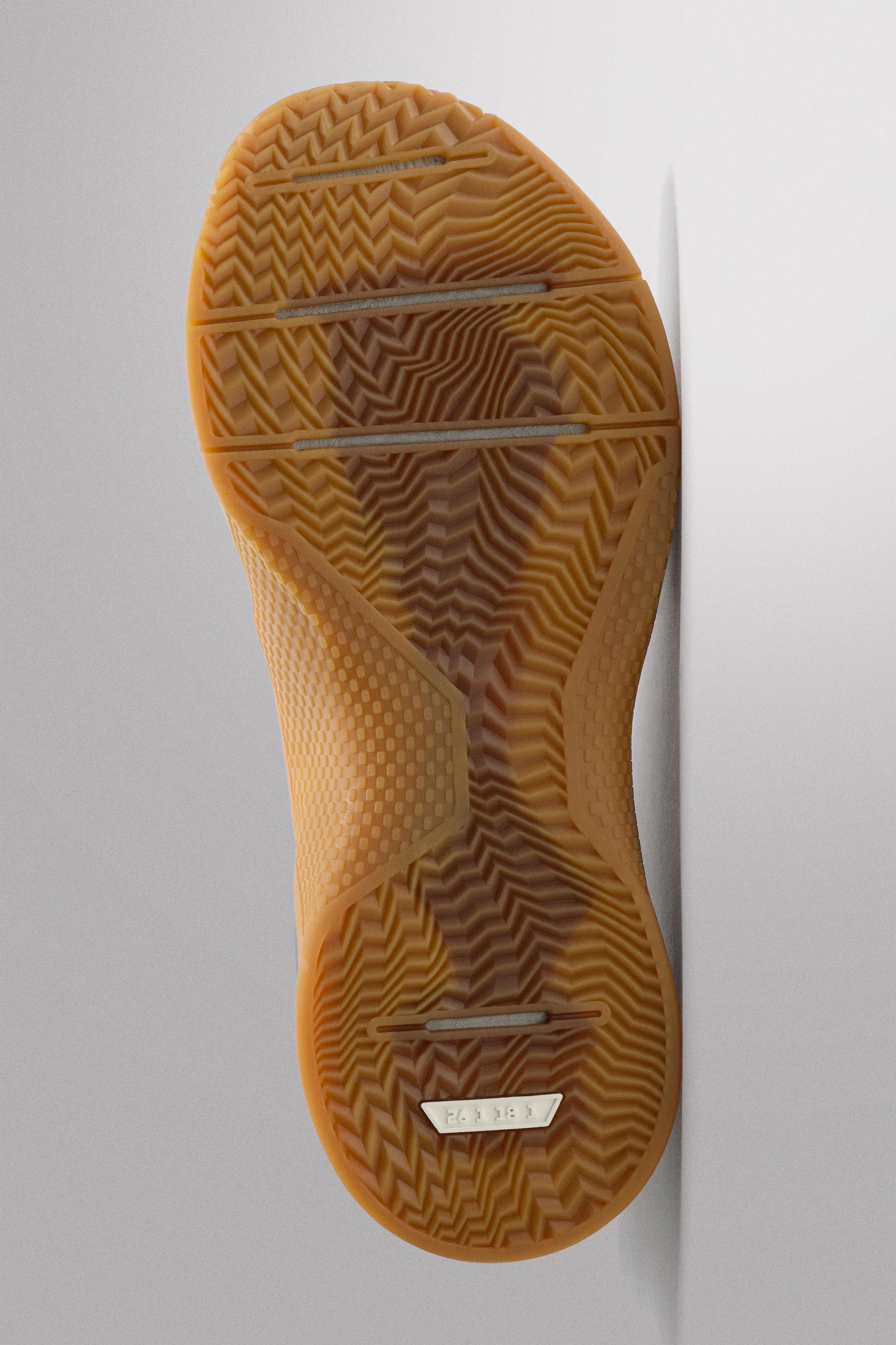 TRAINING SNEAKERS