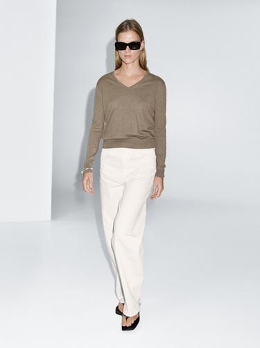 Jersey punto cuello pico con lana - Verde vigoré de Zara