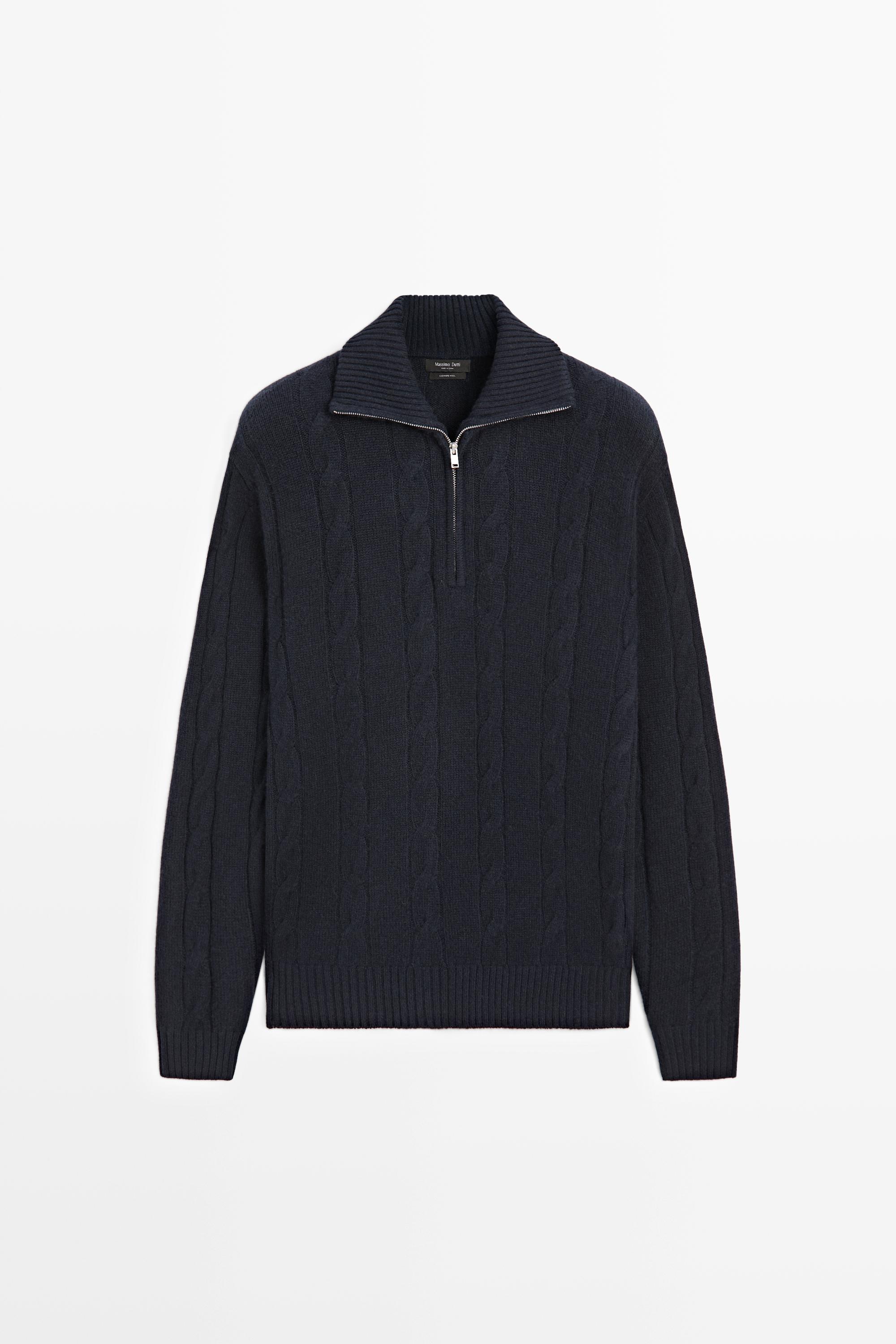 Pull en maille torsadée à col montant