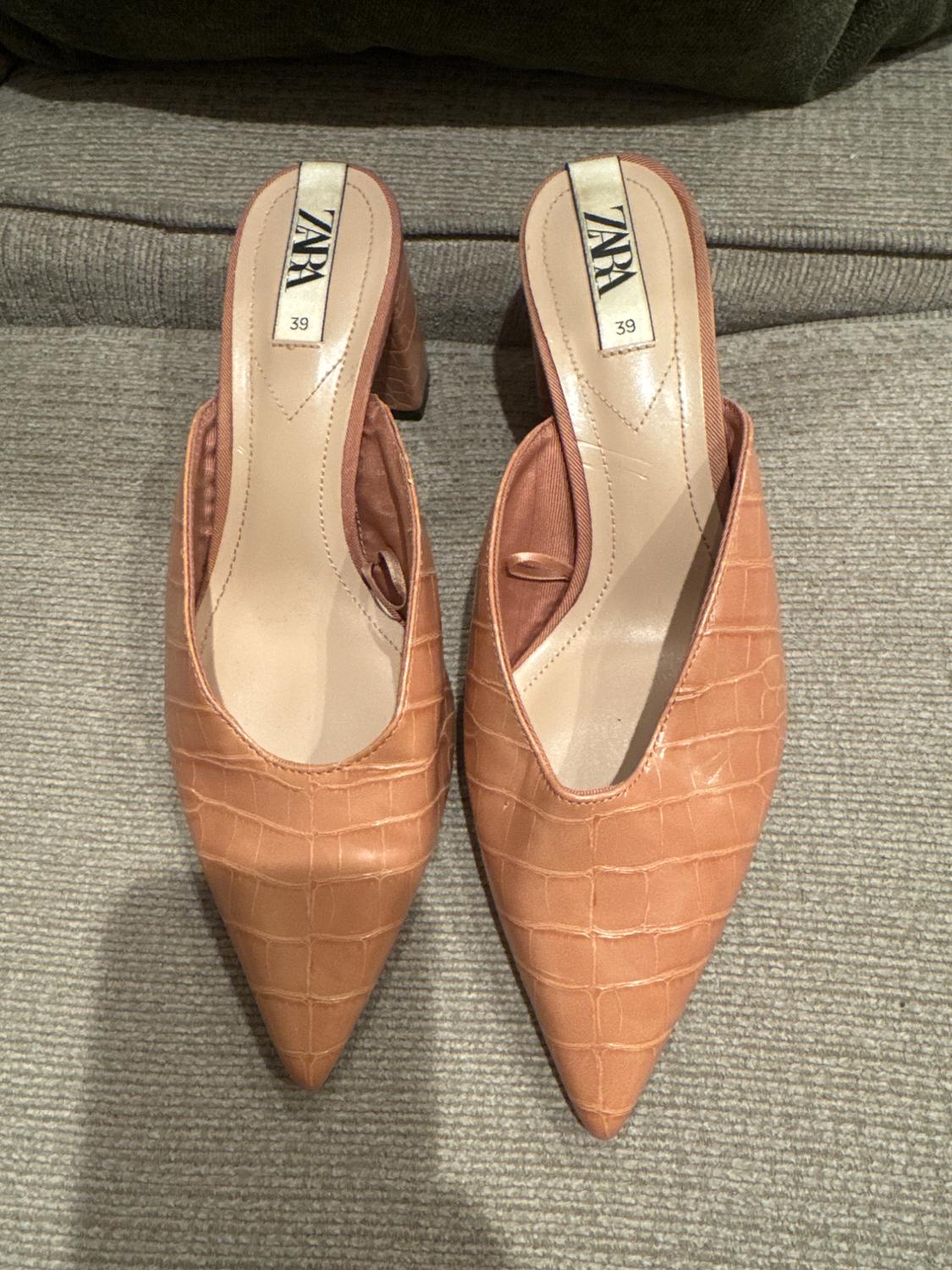 Brown crocodile-effect high heels, Zara brand, size 39, on a grey surface.