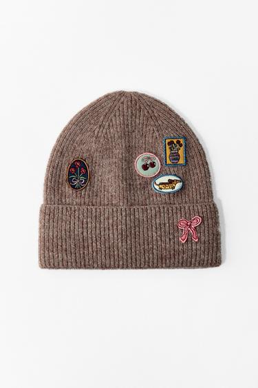 ТРИКОТАЖНА ШАПКА-БІНІ З НАШИВКАМИ - Пісочний Zara