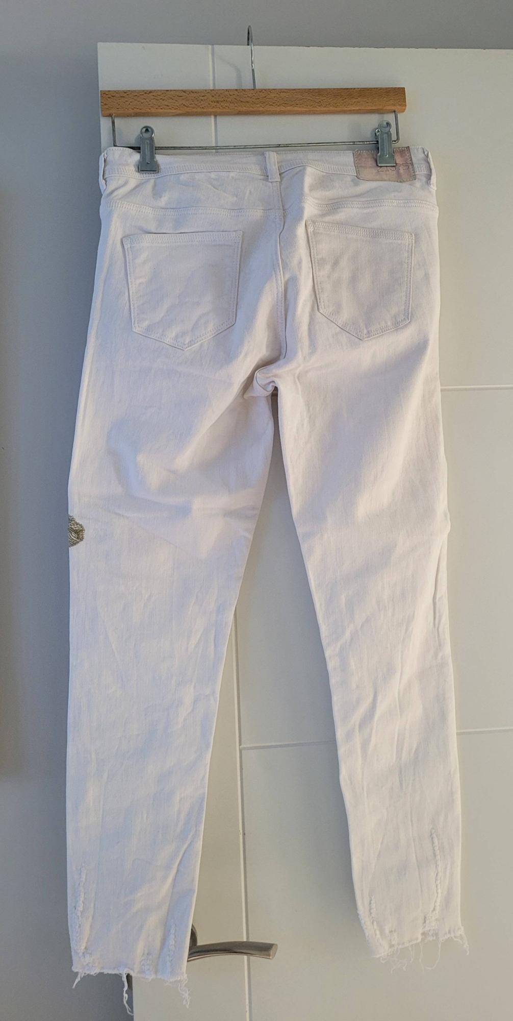EMBROIDERED MID RISE JEANS - Image 5