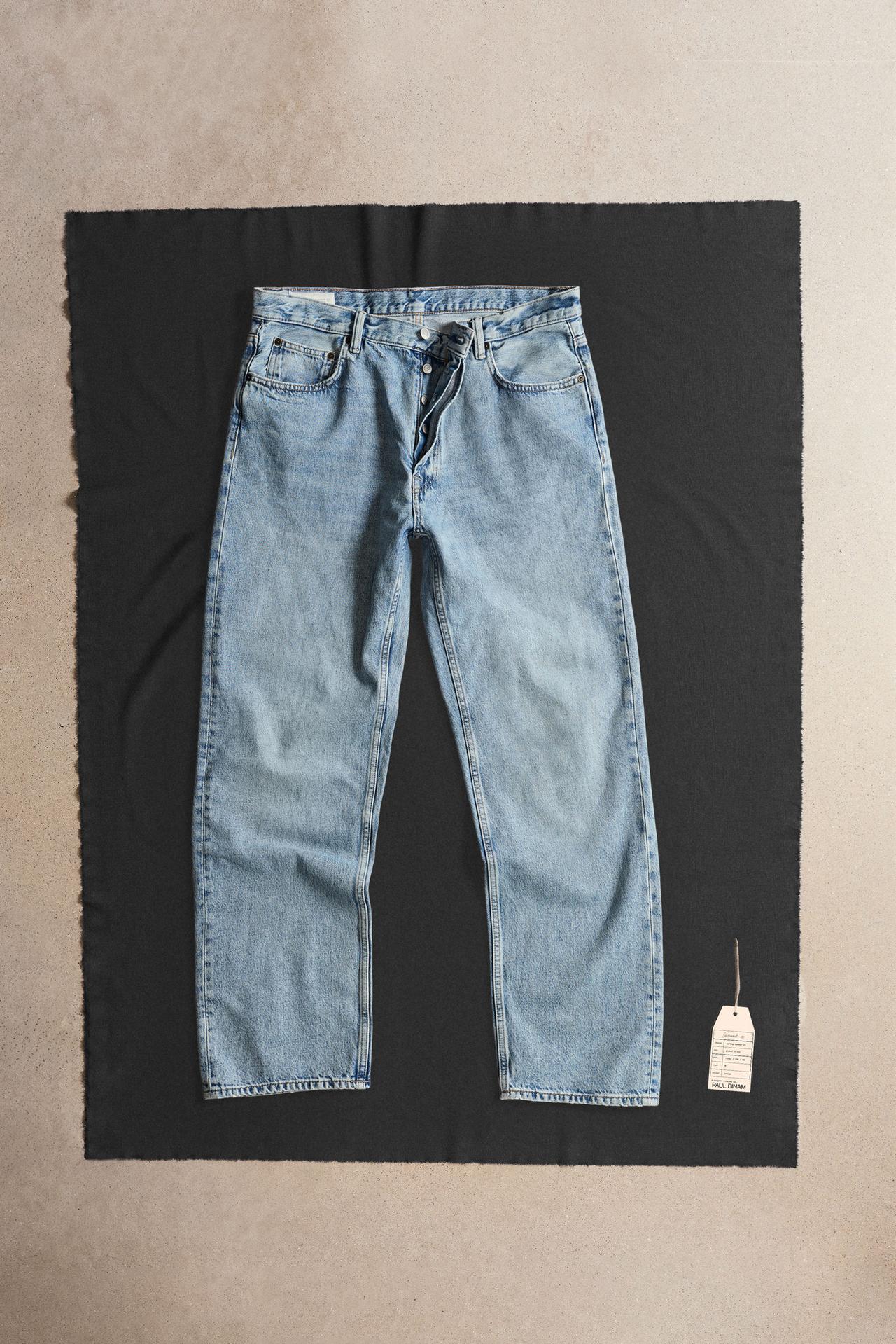 STRAIGHT FIT JEANS