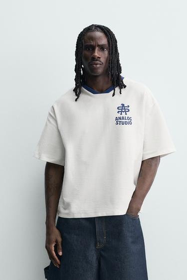 Zaras MÖNSTRAD SWEATSHIRT MED LÖS PASSFORM OCH KRUSNING I KONTRASTFÄRG - Benvit