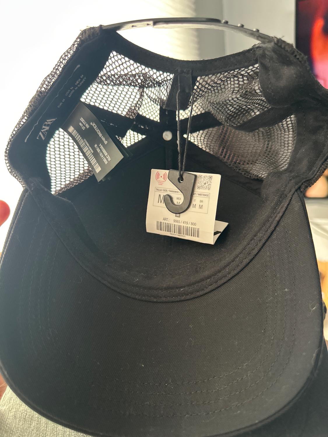 GORRA TEXTO RELIEVE - Image 2