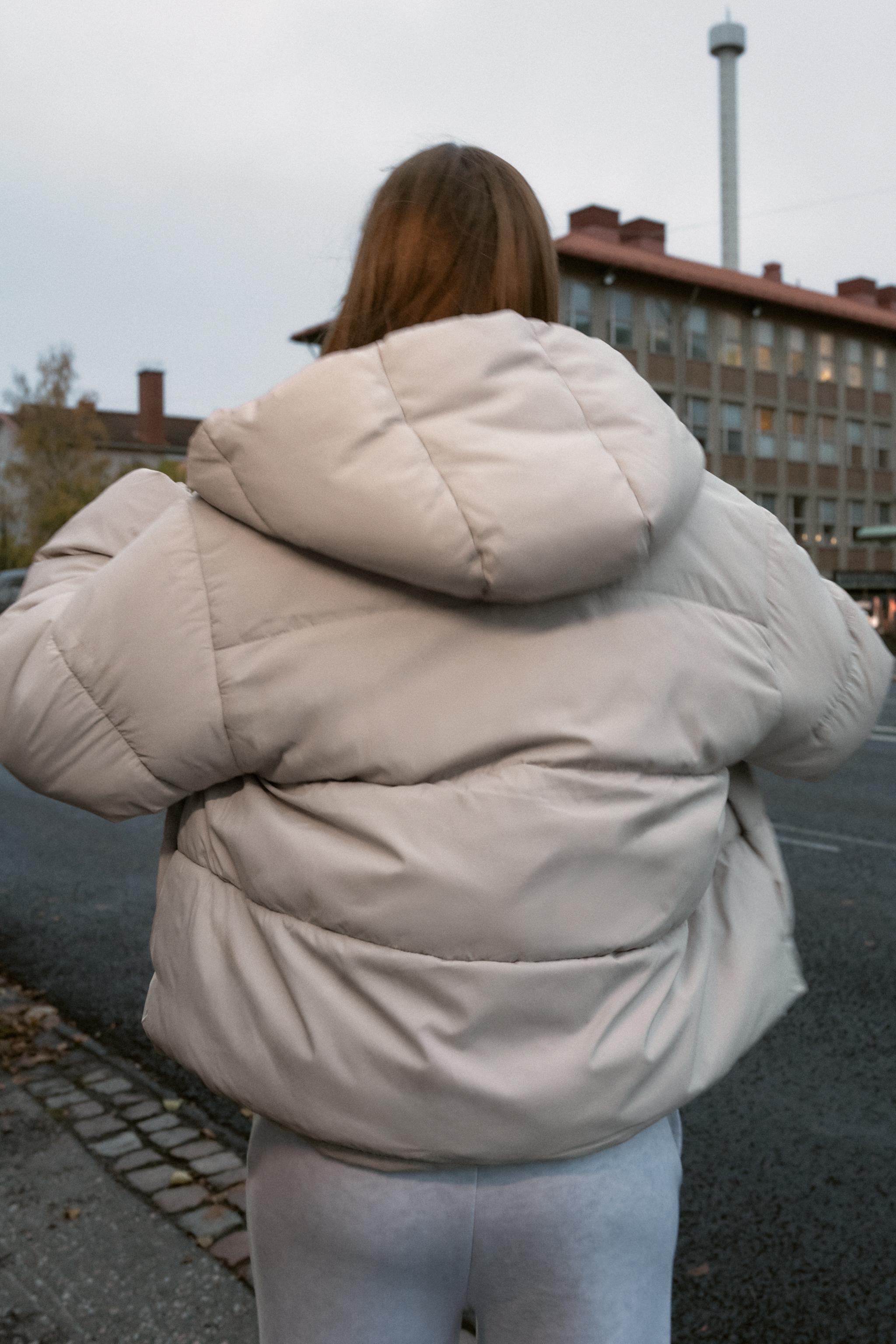 撥水加工フード付きパフアノラック - ベージュ | ZARA Japan / 日本