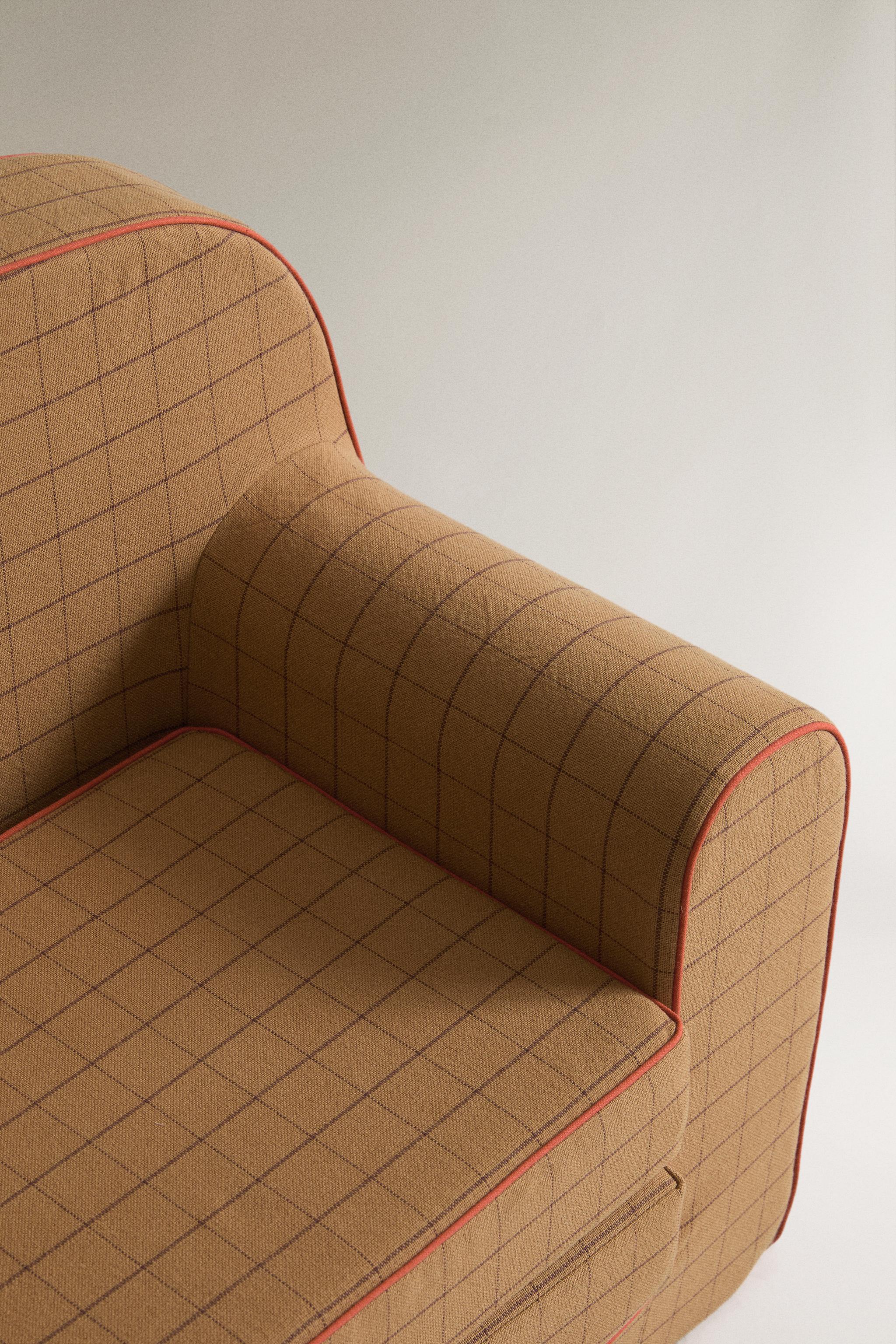 KIDS’ EXTENDABLE CHECK COUCH