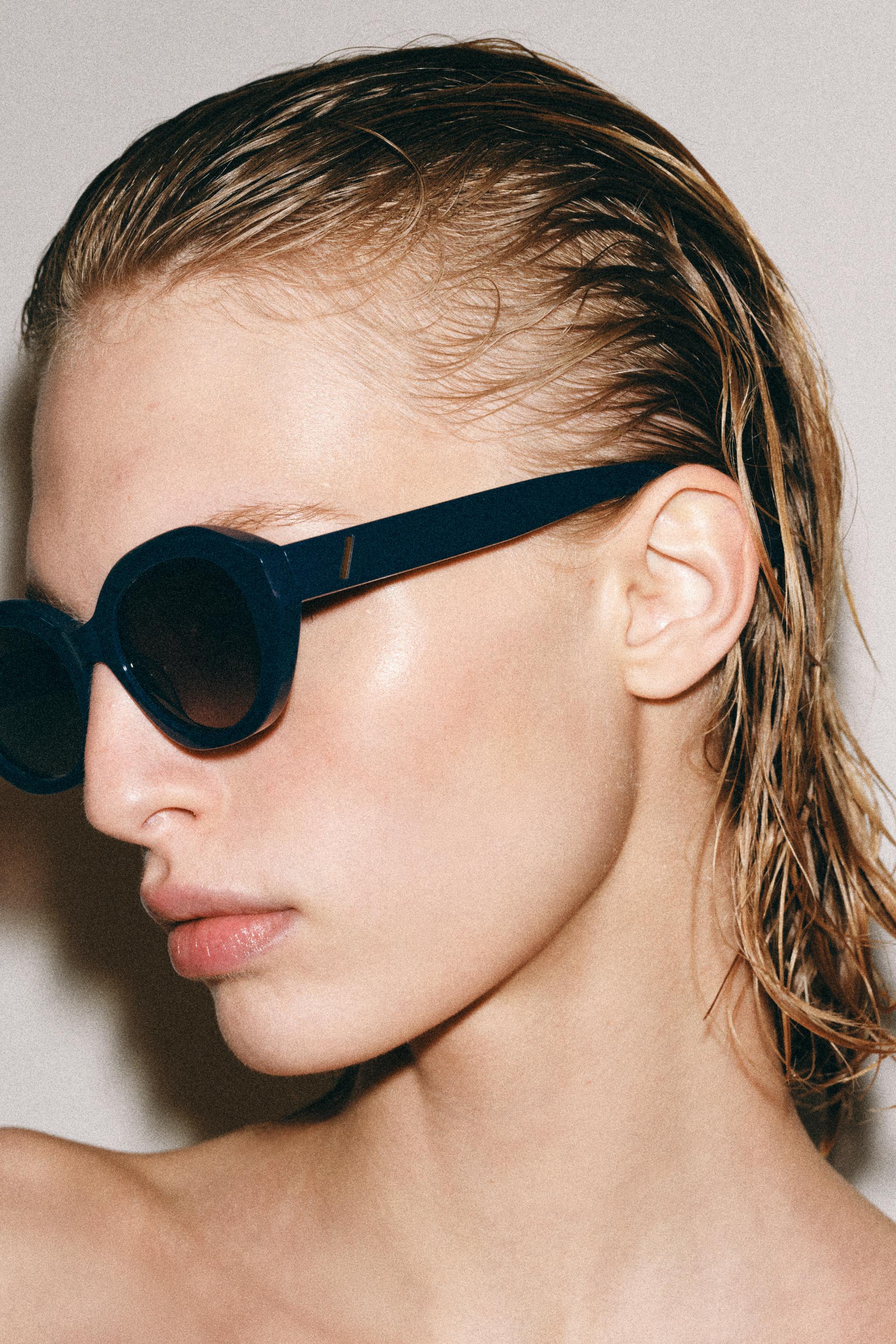 OVAL SUNGLASSES — Blue