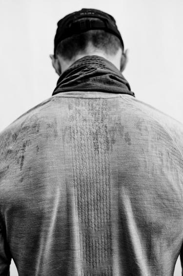 Zara Product image - 930 - Image 0