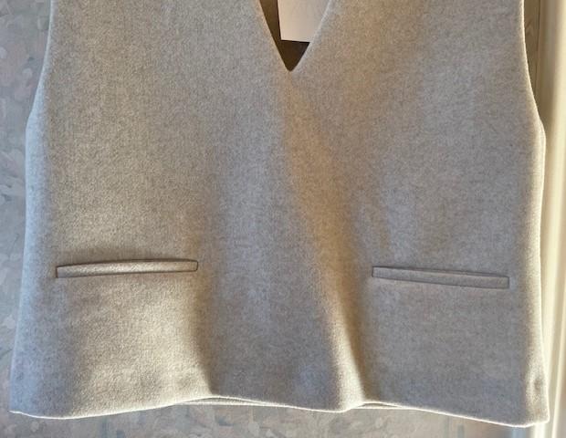SOFT V-NECK WAISTCOAT - Image 3