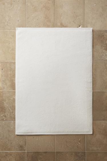 EXTRA SOFT NON-SLIP BATH MAT - White by Zara - Image 1