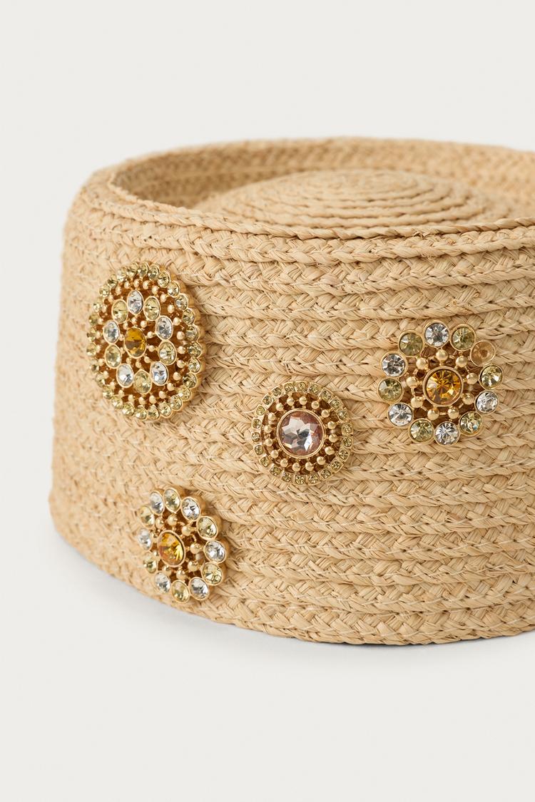 TOCADO DE RAFIA 100% CON BROCHES MARISA BERENSON X ZARA 3