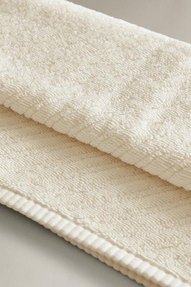 DIAGONAL TEXTURE BATH TOWEL - Ivory by Zara - Image 3