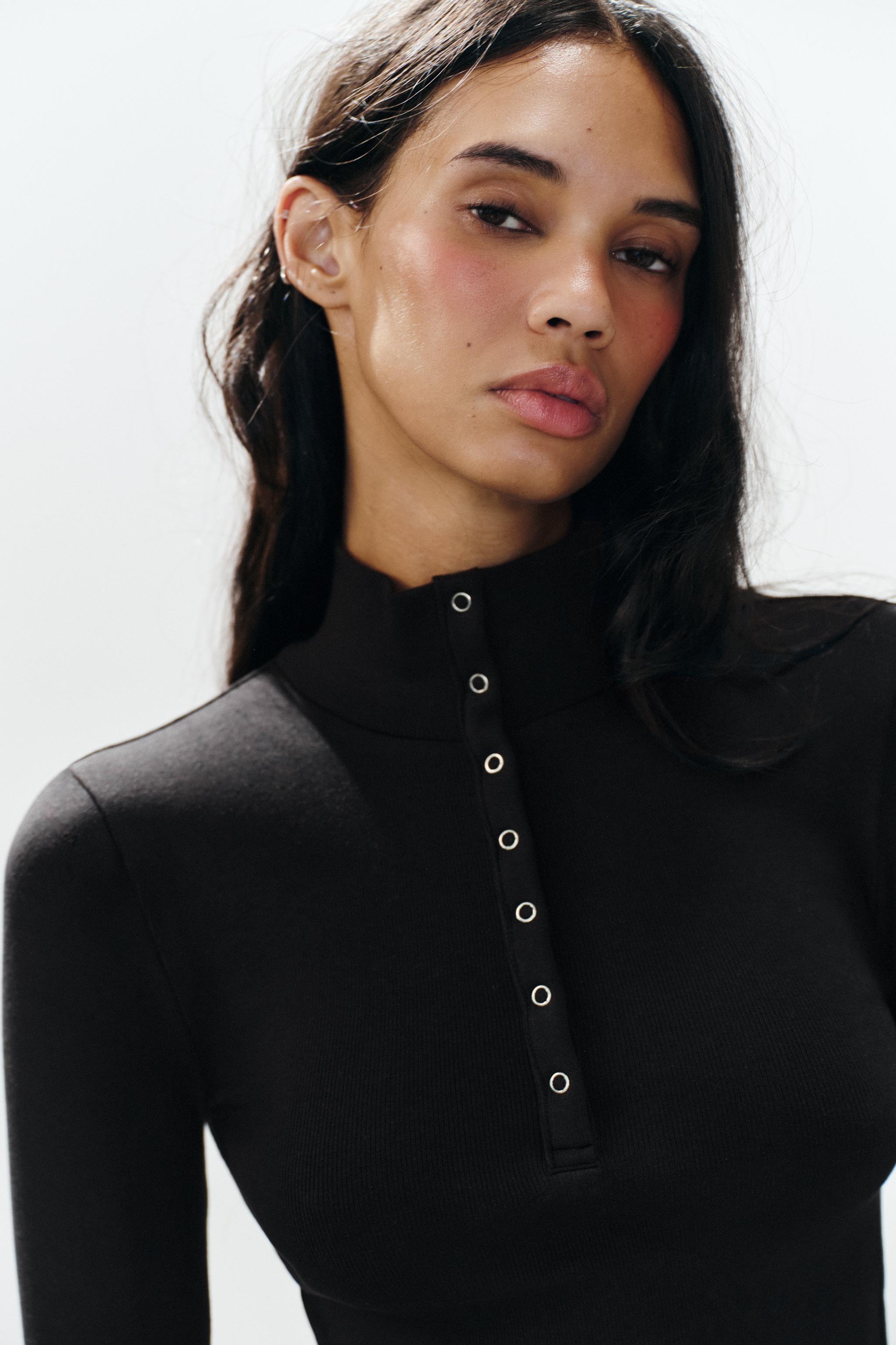 MOCK NECK BUTTON TOP