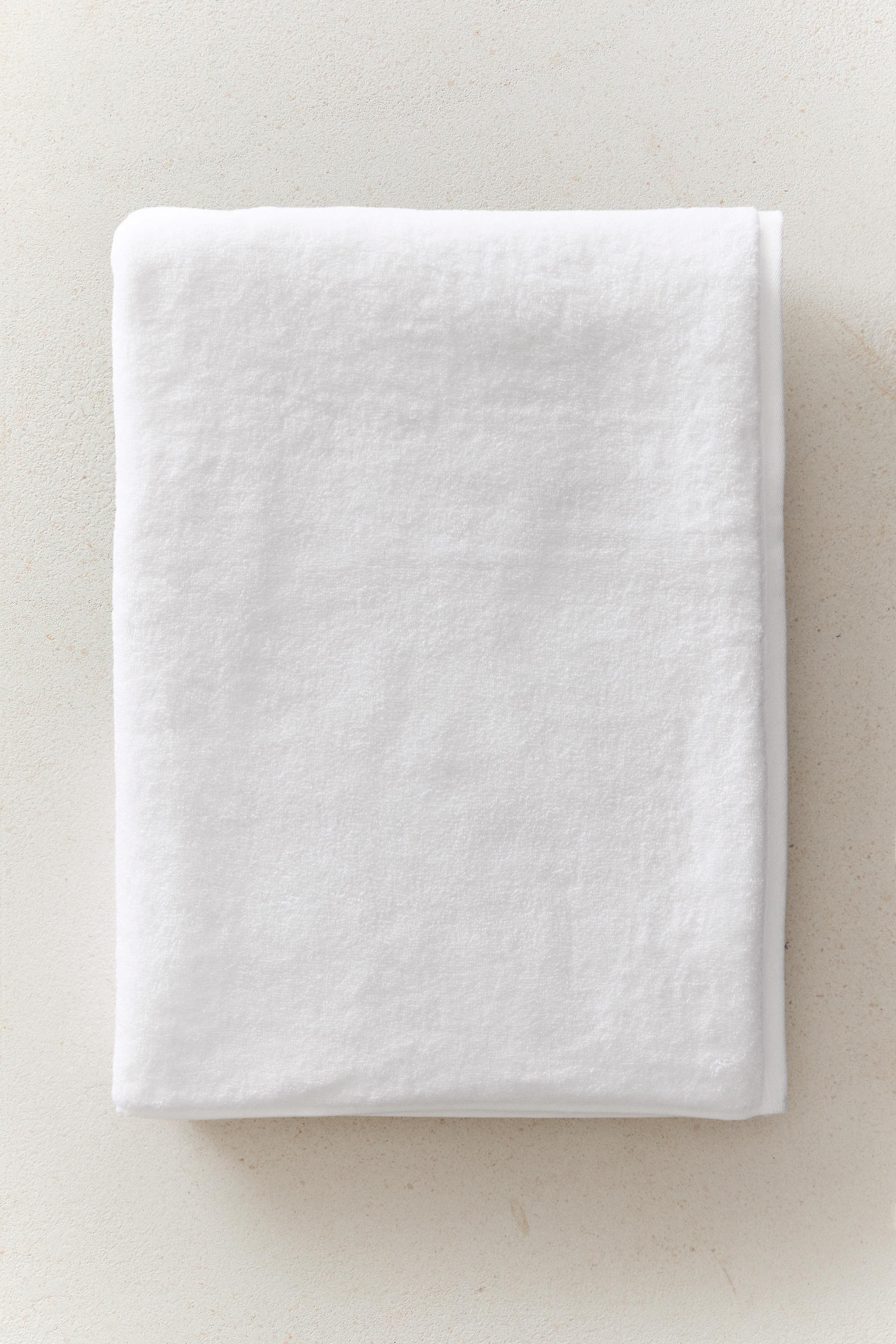 EXTRA SOFT COTTON BATH TOWEL (700 GSM) — White