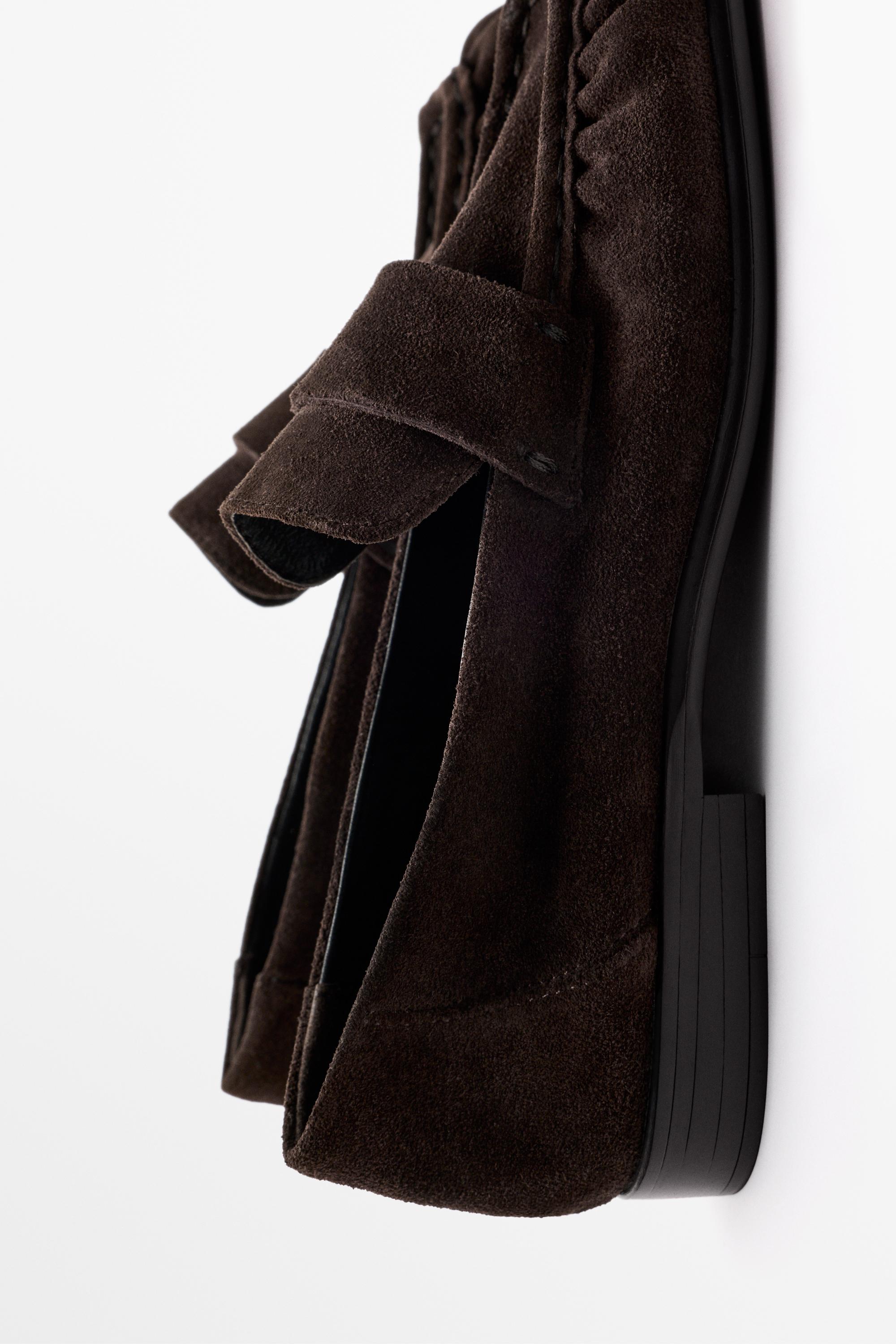 Mocassin froncé en croûte de cuir