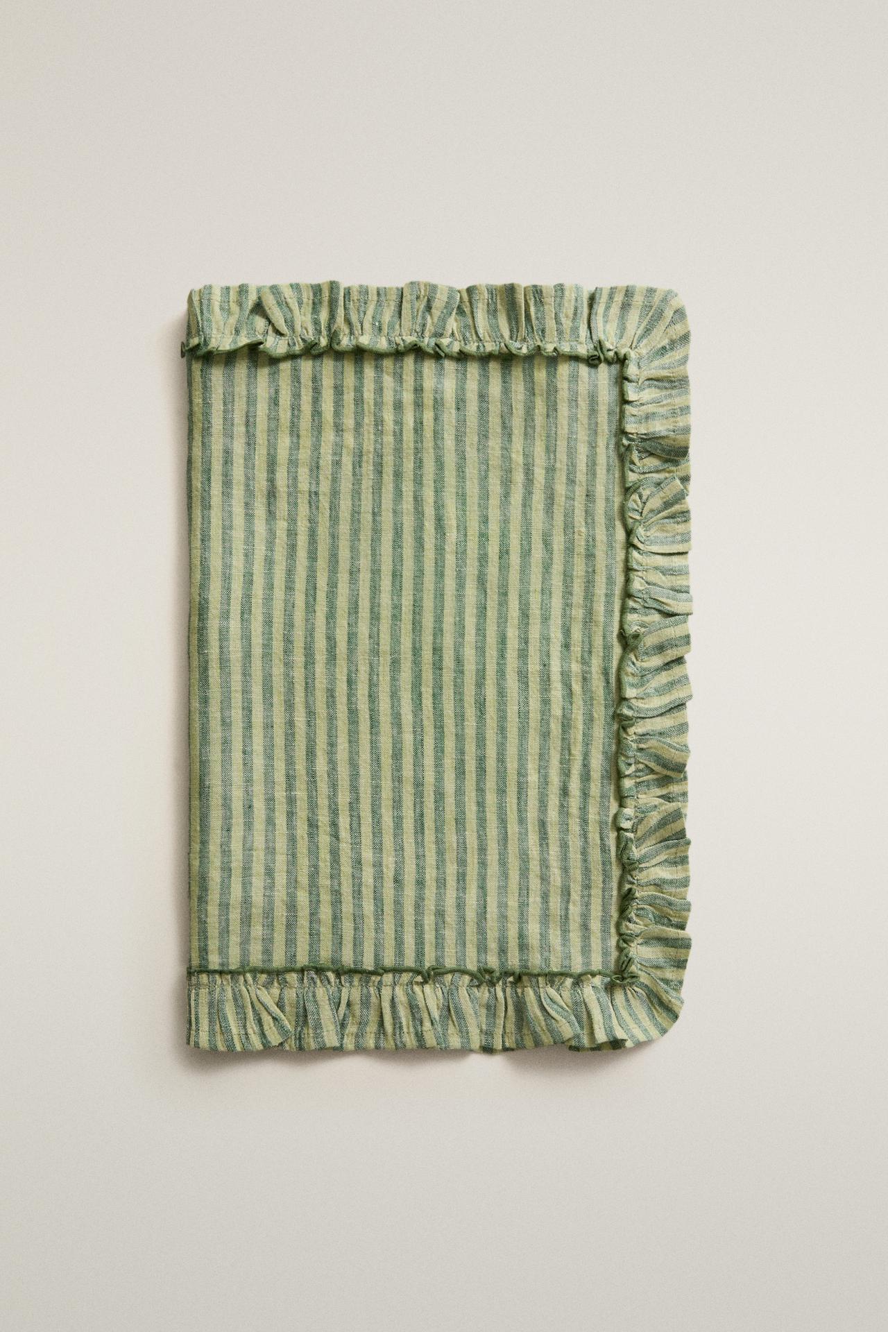 LINEN PLACEMAT WITH RUFFLE TRIM — Green