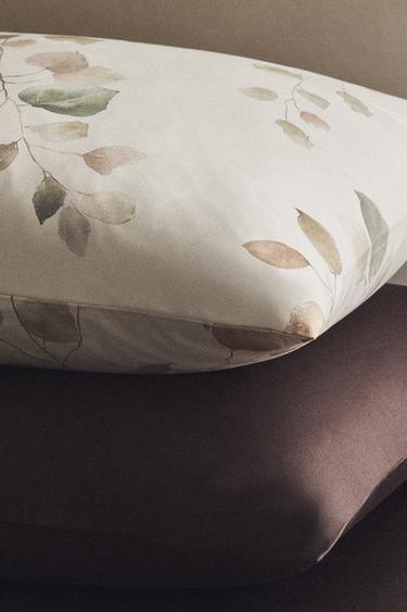 SATEEN PILLOWCASE WITH LEAF PRINT - Ecru by Zara