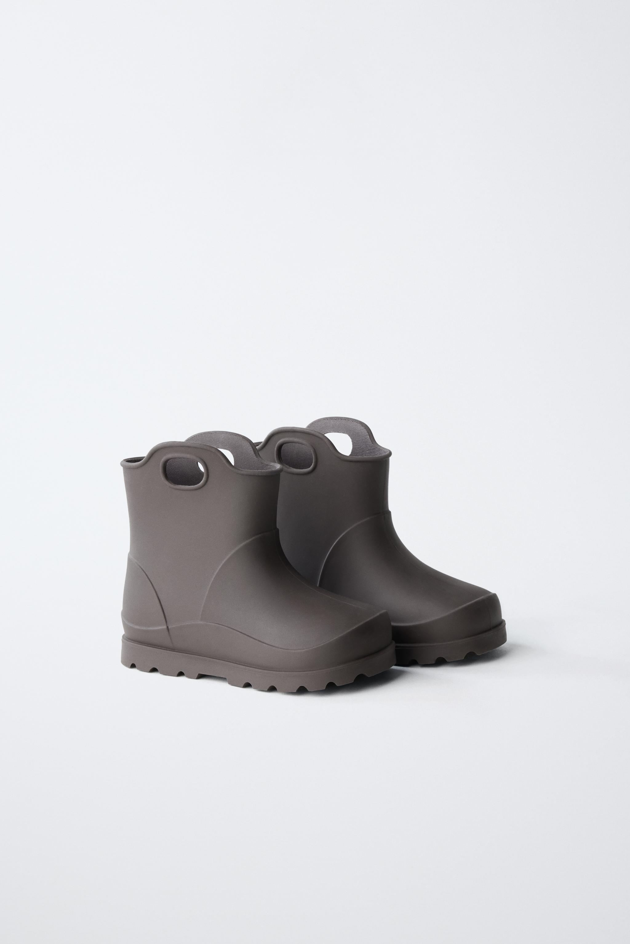 RAIN BOOTS — Chocolate