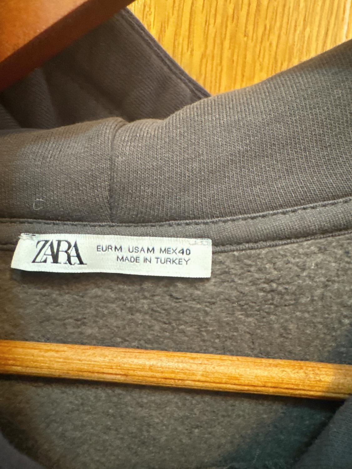 SUDADERA CAPUCHA TEXTOS BORDADOS - Image 2