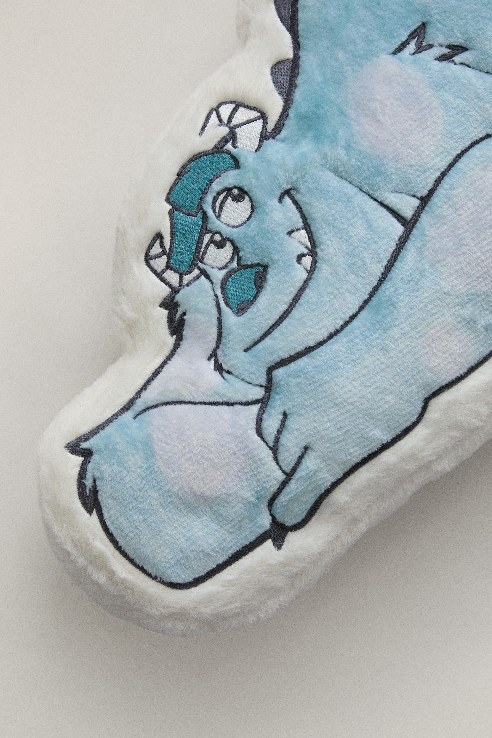 KIDS’ SULLEY MONSTERS, INC. ©DISNEY/PIXAR CUSHION — Light blue