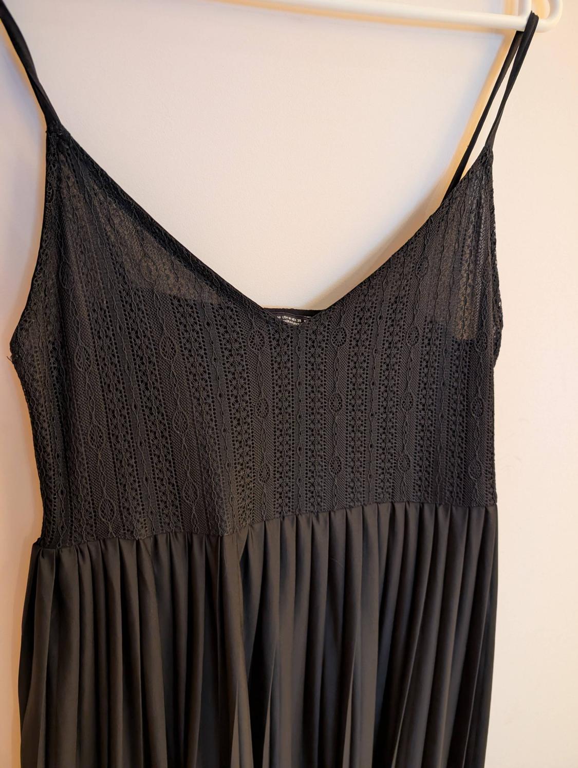 CONTRASTING PLEATED DRESS - Image 8