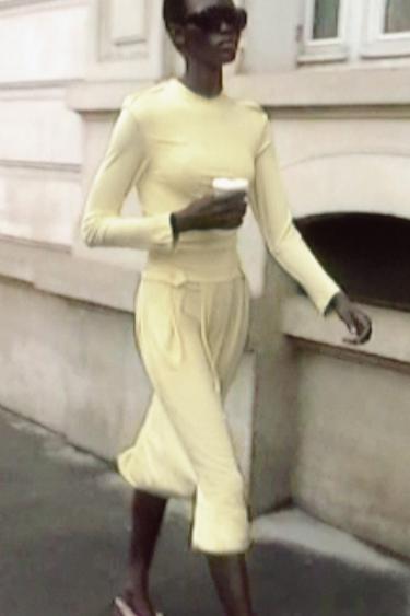 VESTIDO MIDI FOLHOS EM RELEVO - Marfim da Zara