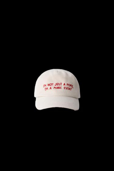 Zara EMBROIDERED TEXT CAP - Ecru / Red