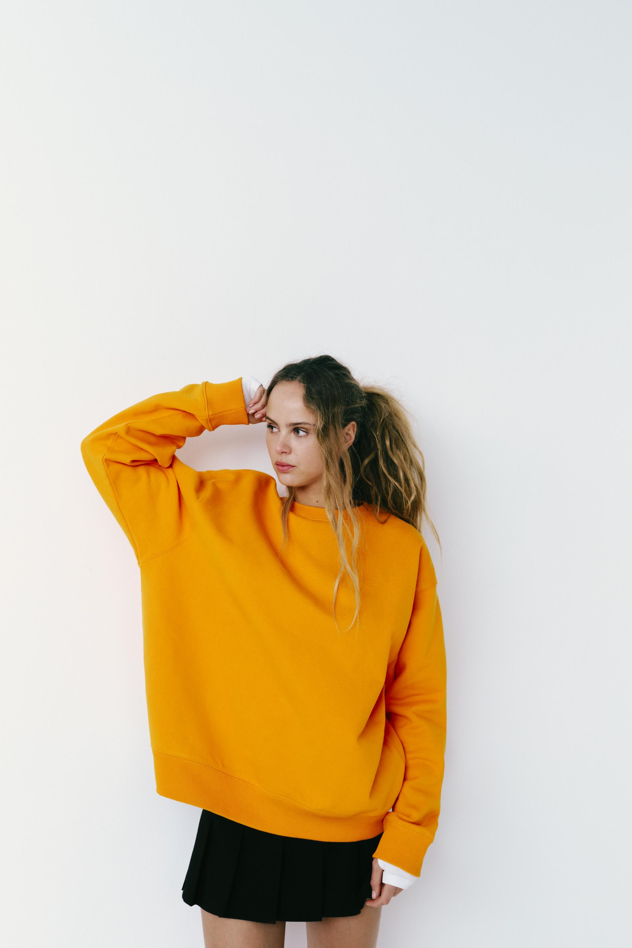 Yellow store hoodie zara