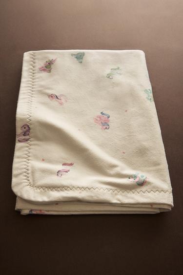 ©2026 HASBRO. MY LITTLE PONY PRINT FLEECE BABY BLANKET - Ecru by Zara