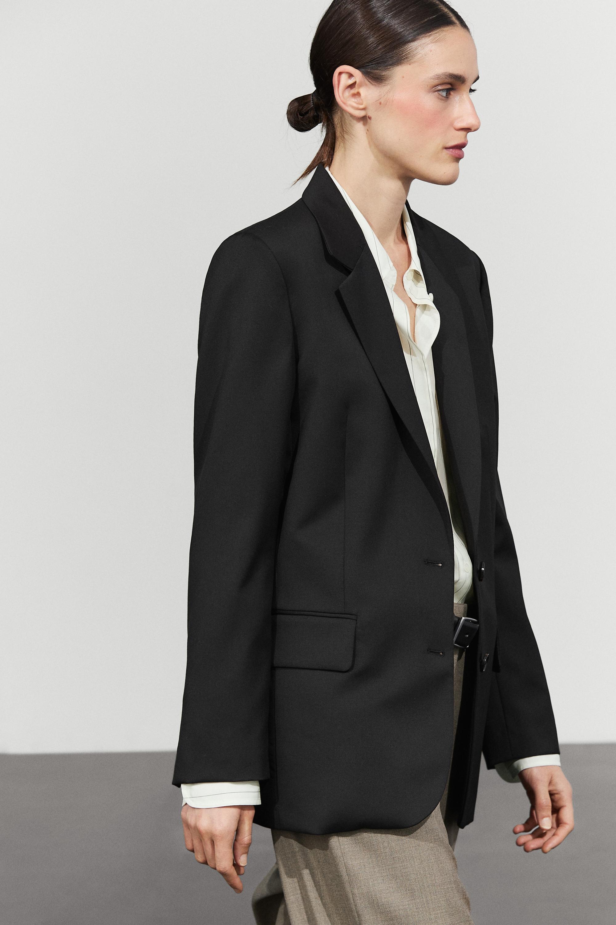 100% extra fine wool two-button blazer