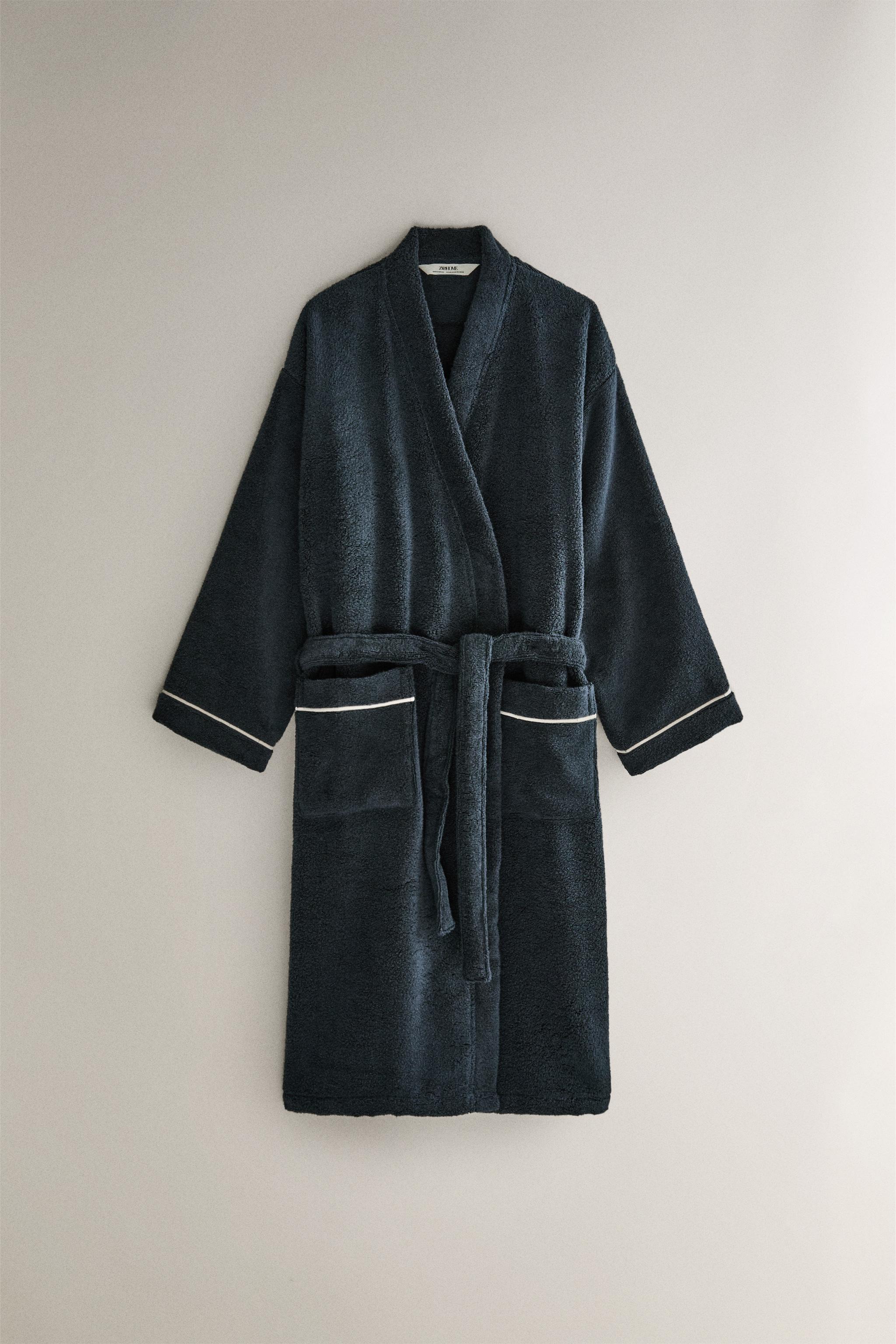 EXTRA SOFT BATHROBE WITH SCALLOPED EDGE (380 GxM²)