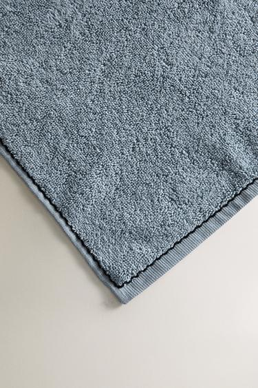 SERVIETTE DE BAIN SURPIQÛRE ONDULÉE - Bleu clair de Zara - Image 2