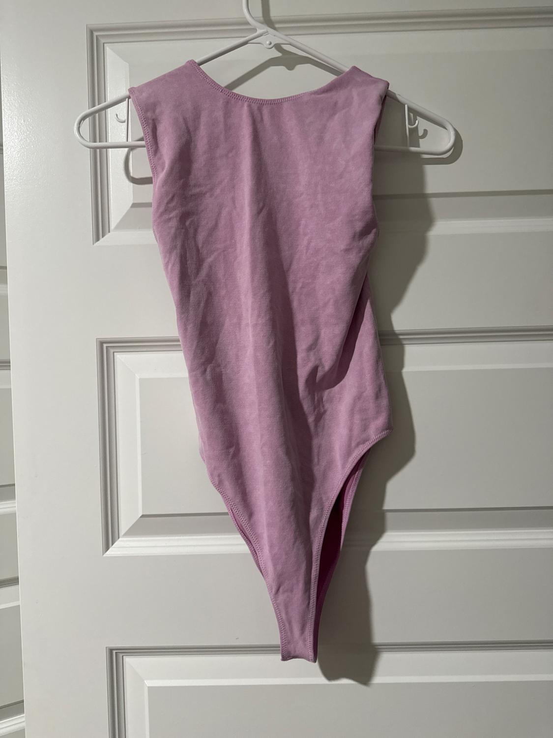 SEAMLESS SLEEVELESS BODYSUIT