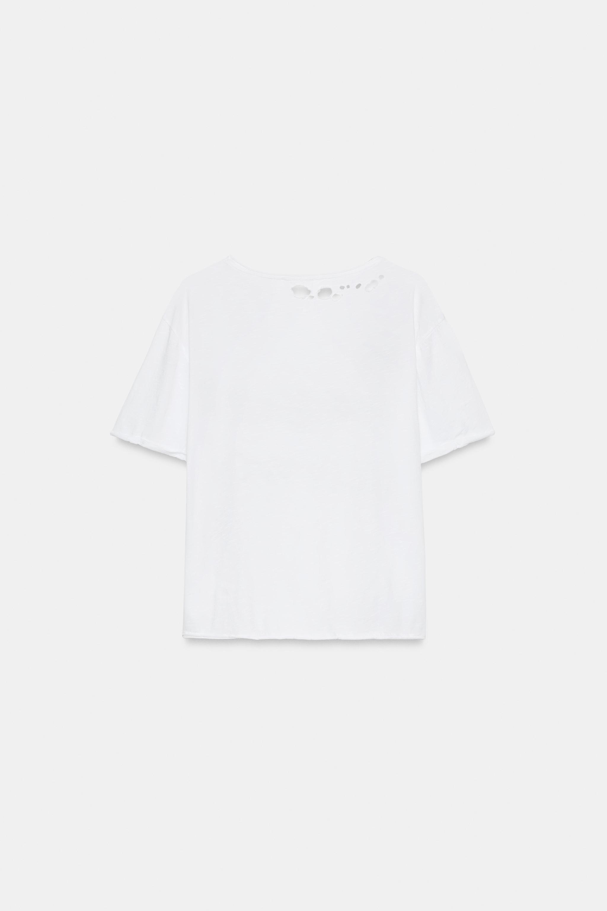 T-SHIRT À INSCRIPTION ET DÉCHIRURES