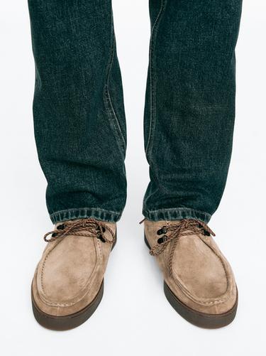 Chaussures en croûte de cuir doublées à bord mocassin - Marron sable de Zara