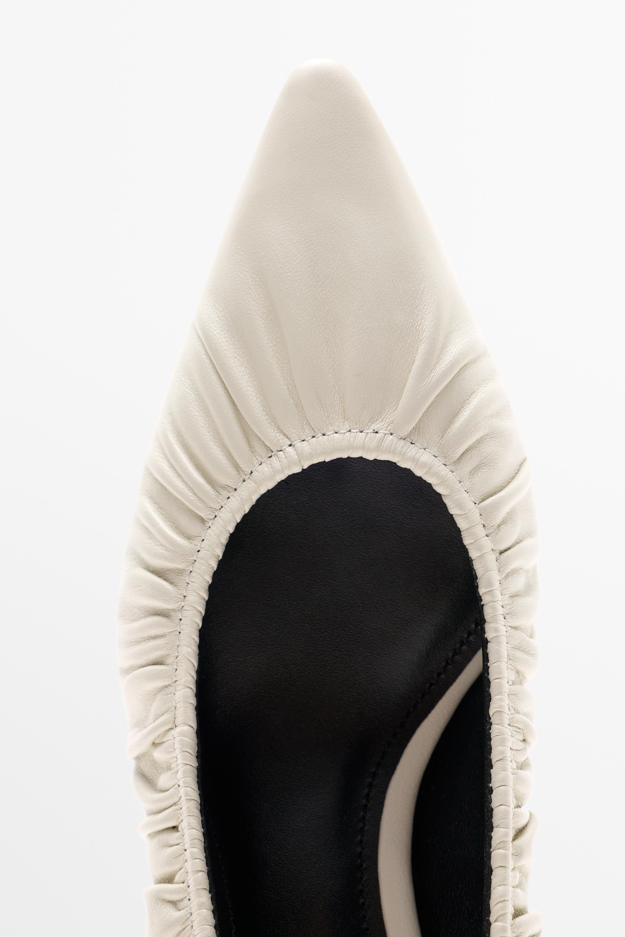 Ruched leather heel shoe