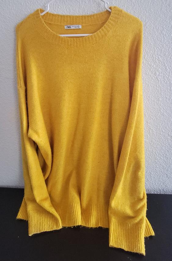 TEXTURED KNIT SWEATER