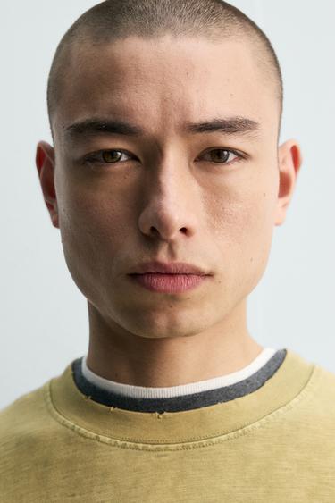 Zara RIPPED EFFECT STRUCTURED T-SHIRT - Mustard