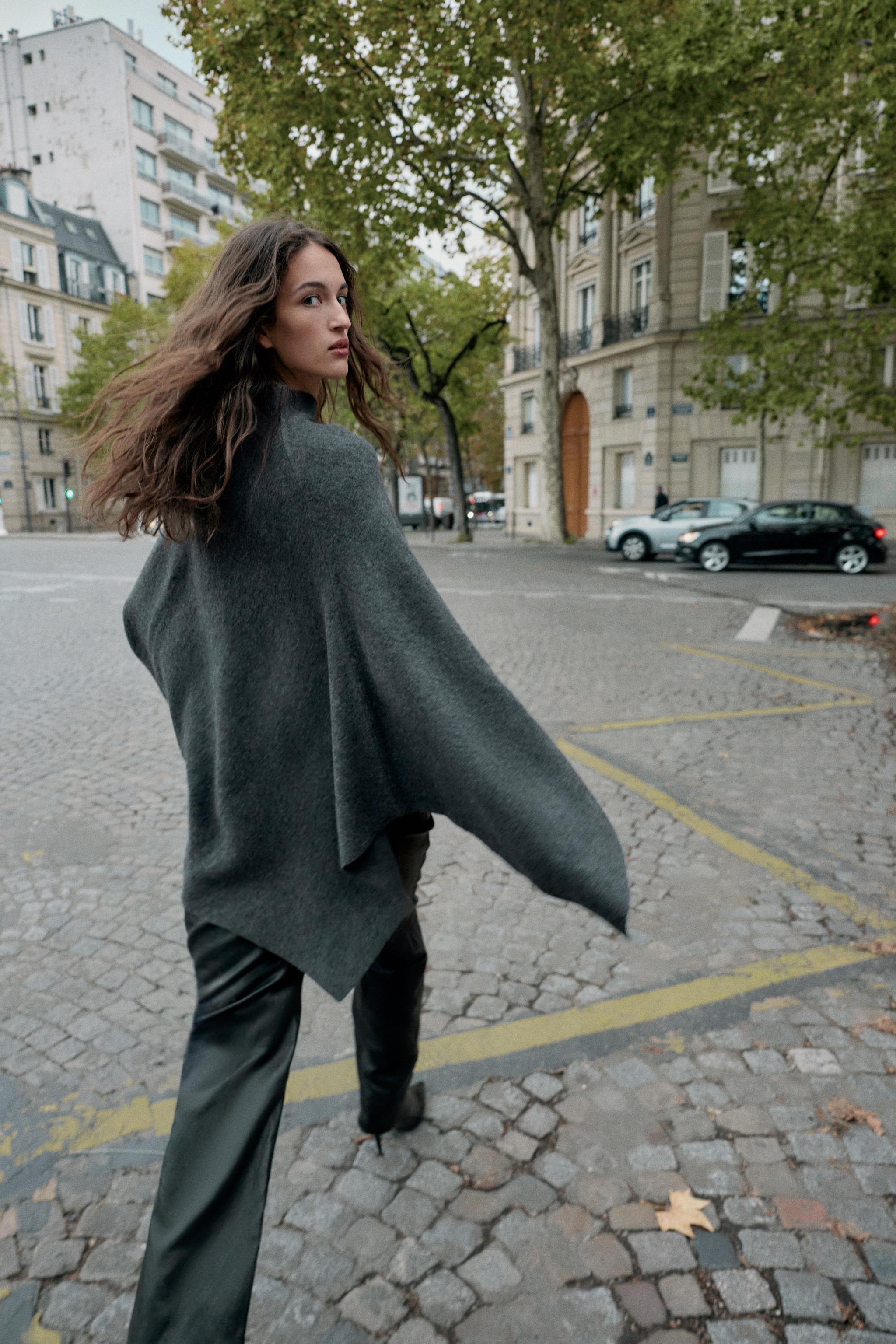 CAPE EN MAILLE À COL MONTANT