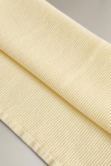 SERVIETTE DE BAIN MICRO WAFFLE - Jaune de Zara - Image 2