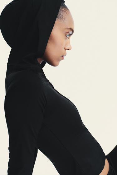 BLUZË HOODIE POLIAMIDË - E zezë nga Zara