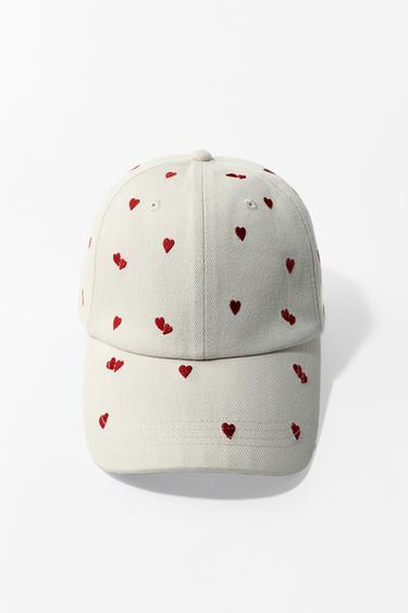BONÉ DE SARJA COM BORDADOS DE CORAÇÕES - Cru da Zara