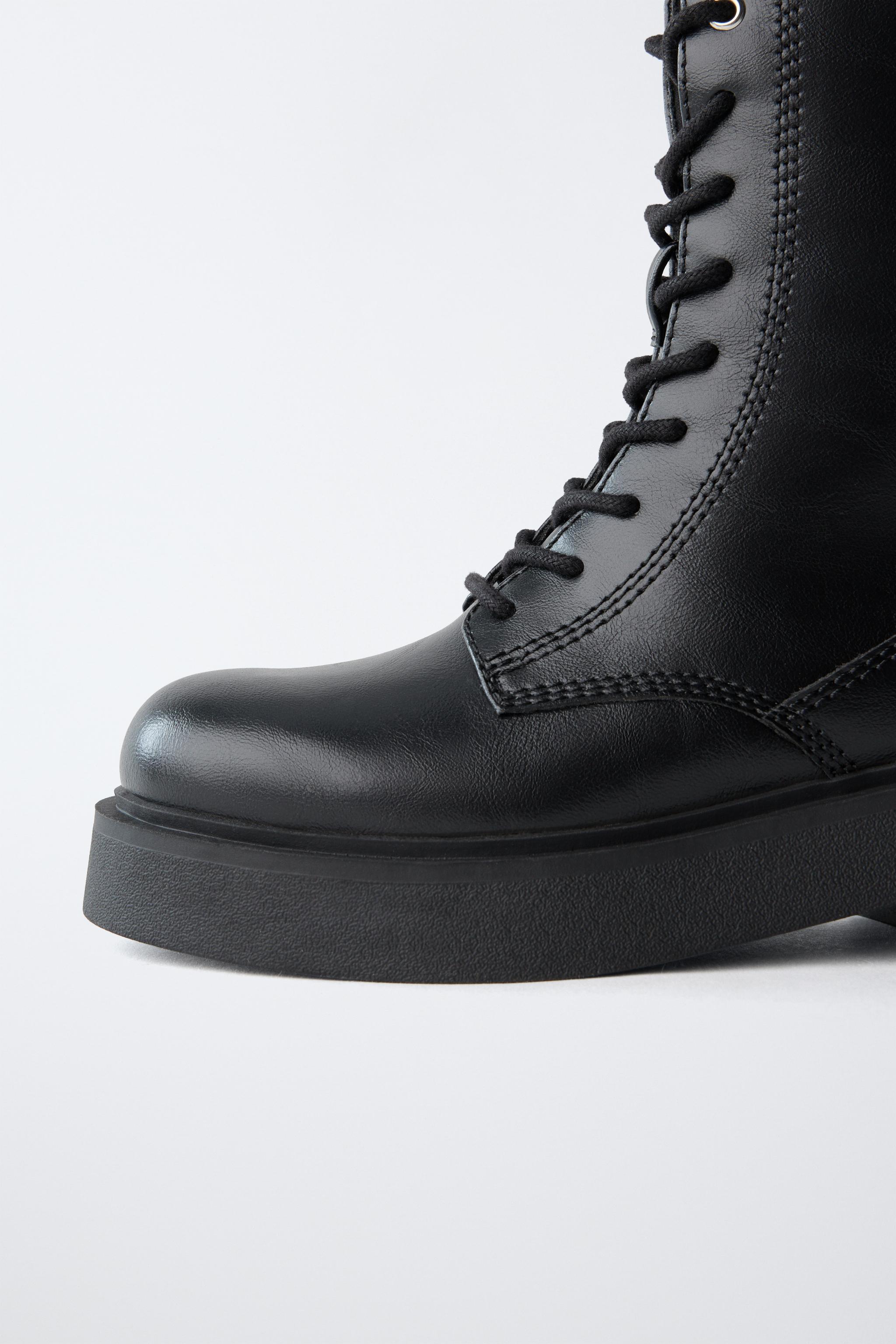 LACED BOOTS