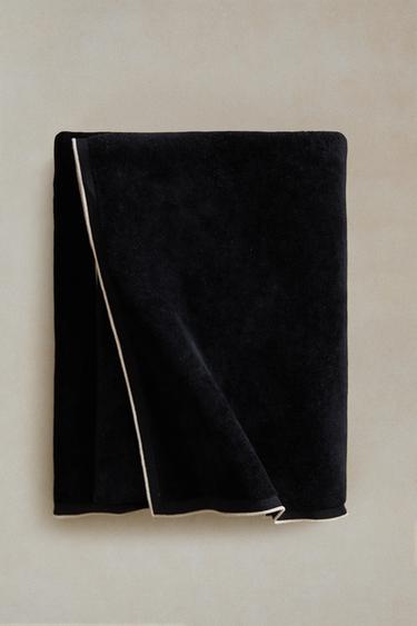 SERVIETTE DE BAIN VELOURS OVERLOCK - Noir de Zara