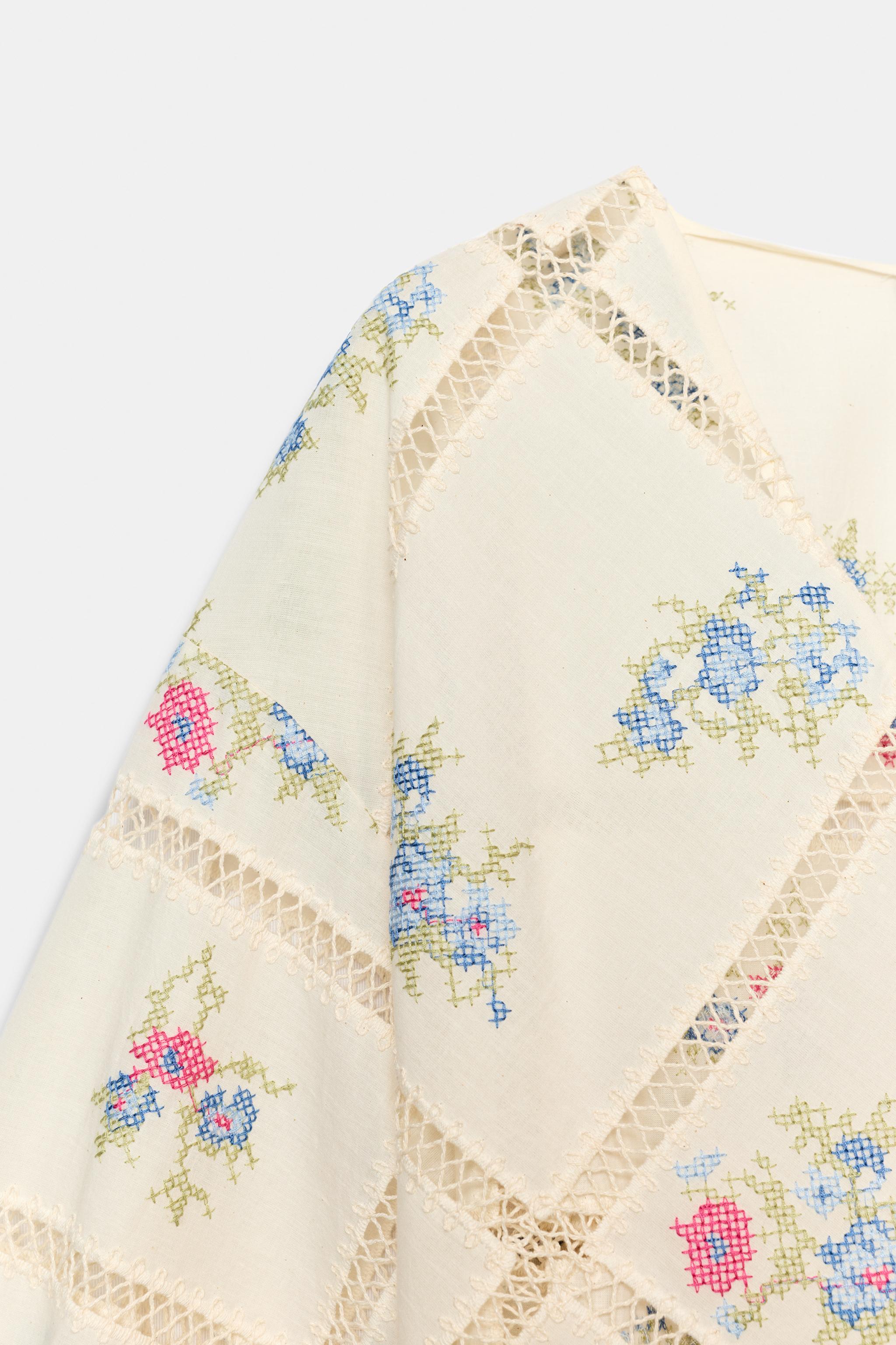 BLOUSE BRODÉE À ENTRE-DEUX