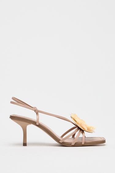 HØJHÆLEDE SANDALER MED BLOMSTERDETALJE - Beige fra Zara